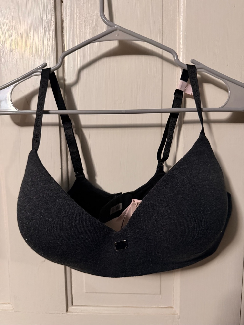 Victoria's Secret Black Seamless T-Shirt Bra with Light Pink Trim